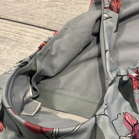 Women’s Athleta floral print Conscious Crop size 2X - Picture 11 of 14